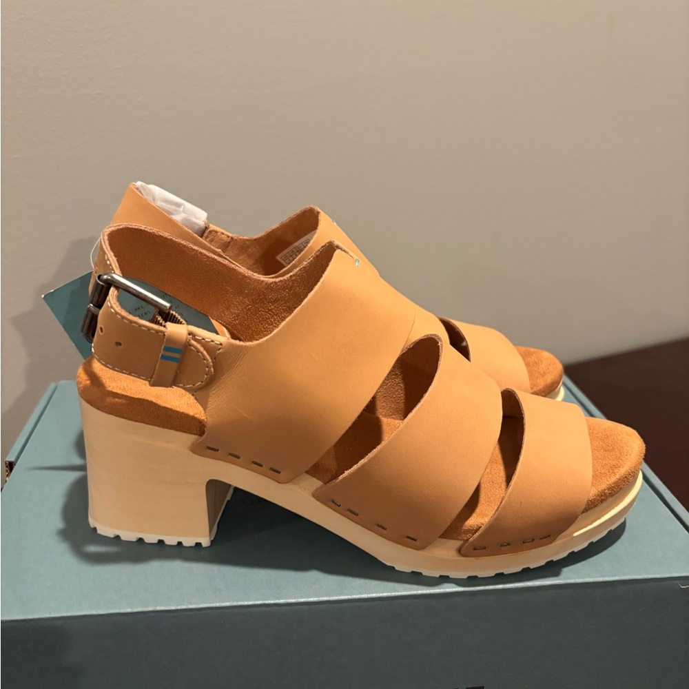 Toms Women's Tan Strappy Sandals